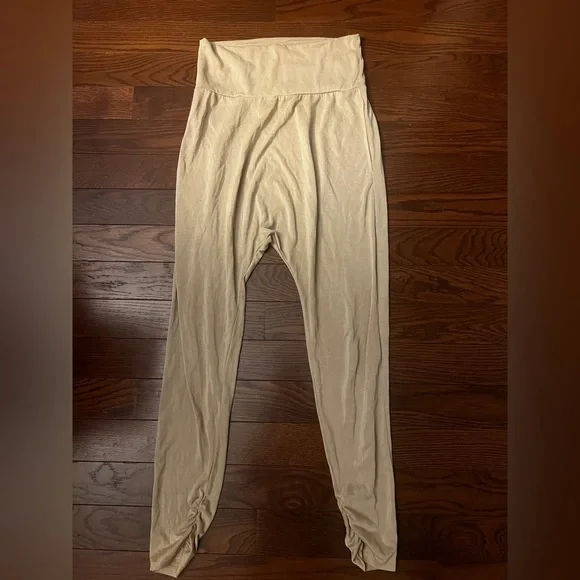 Brandy Melville Beige Fabric - Picture 7 of 12